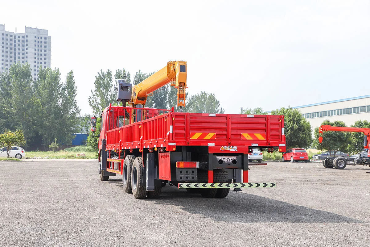 12000KG Truck With Crane detail view 4