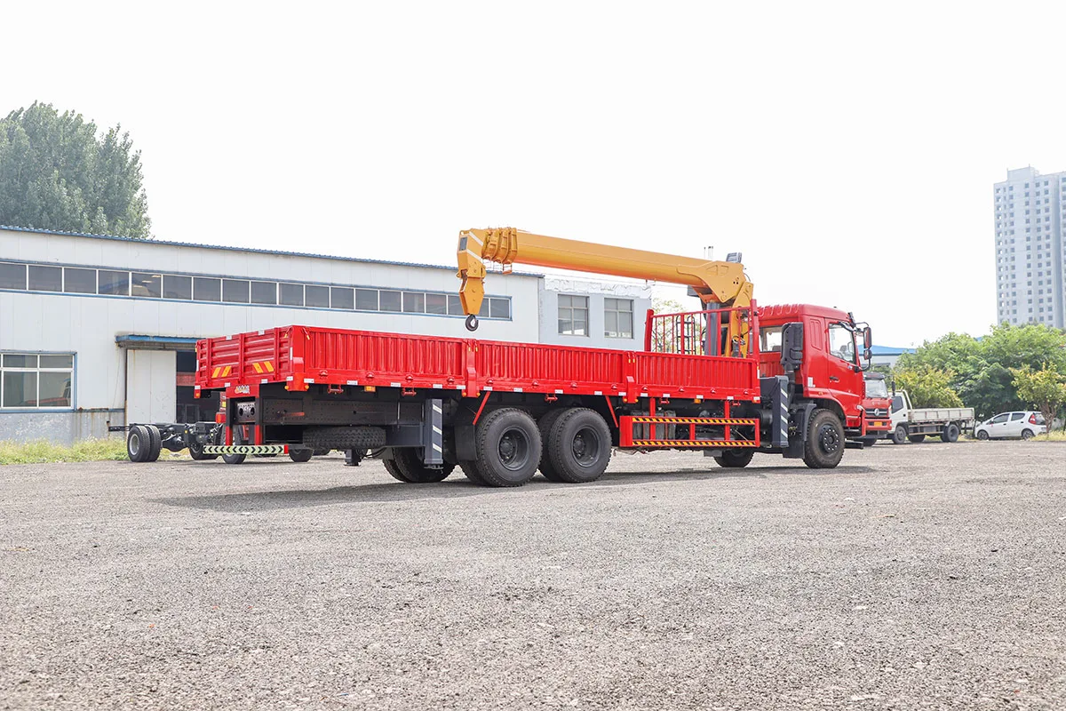 12000KG Truck With Crane detail view 5