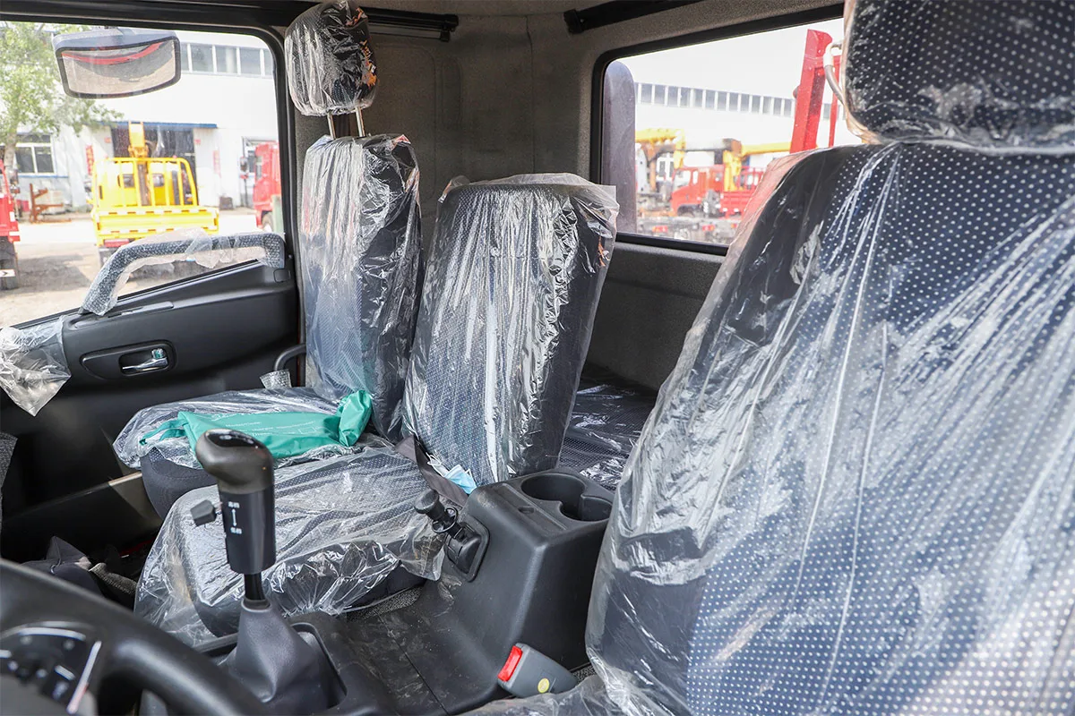 12000KG Truck With Crane detail view 7