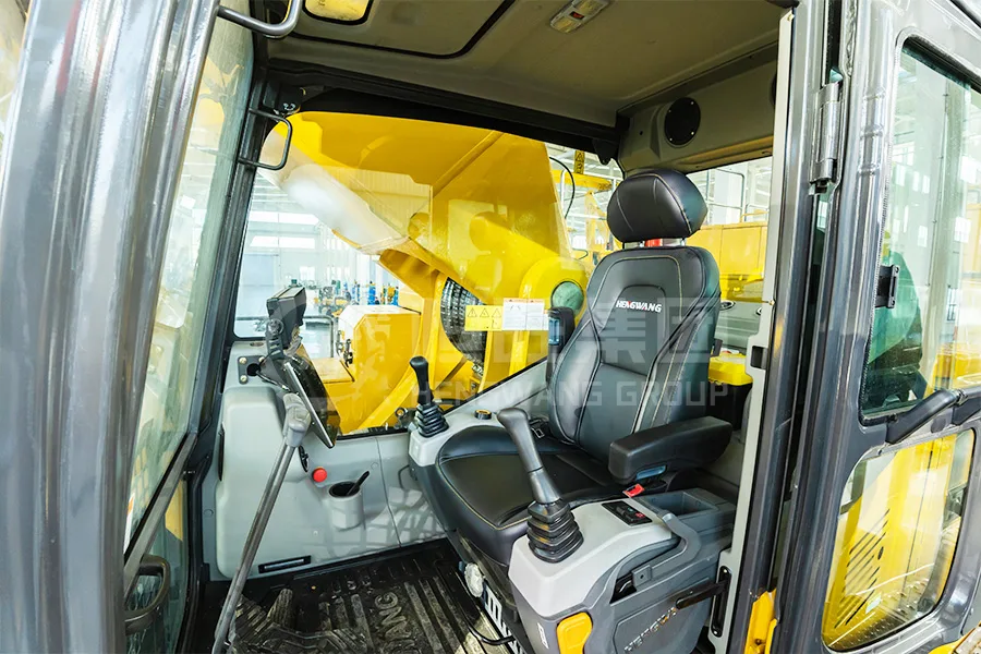 PS-1300 Crawler Excavator detail view 4