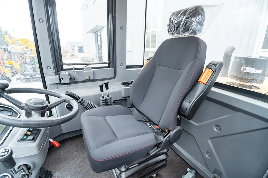 PS-T100A All-terrain Forklift detail view 5