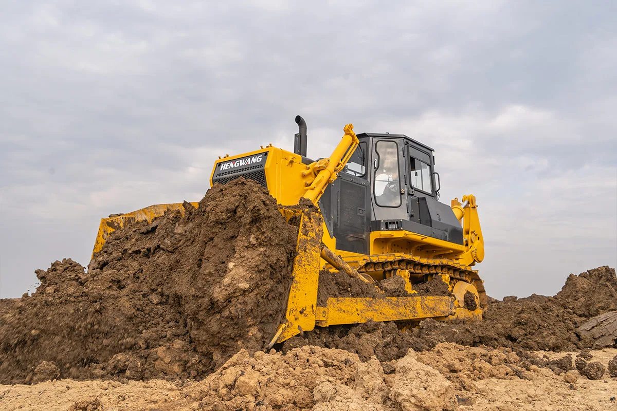 PS32D Bulldozer detail view 2